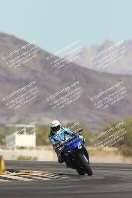 media/Oct-30-2025-Racers Edge (Thu) [[dabbdaf680]]/3-B Group/Session 2 (Turn 14)/